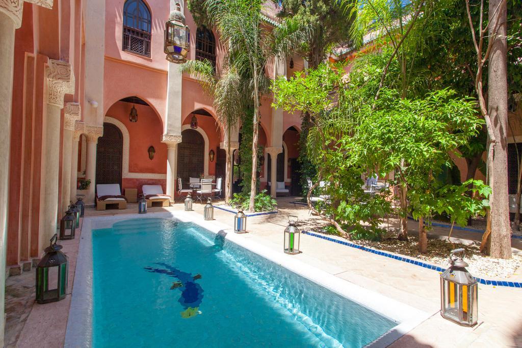 Riad Le Perroquet Bleu Suites & Spa Marrakesh Exterior photo